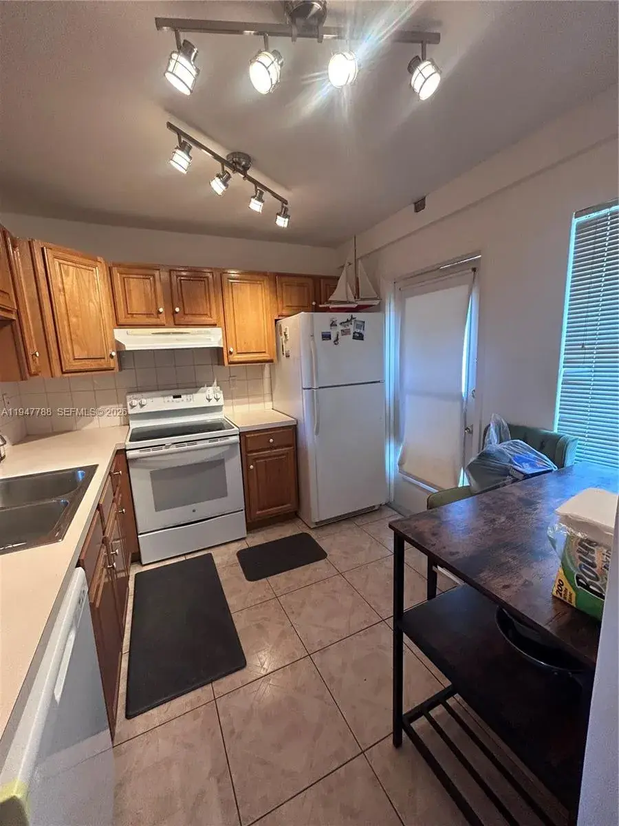 1893 S Ocean Dr # 804, Hallandale Beach FL 33009