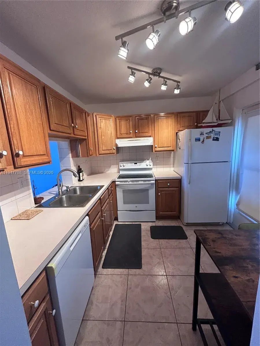 1893 S Ocean Dr # 804, Hallandale Beach FL 33009