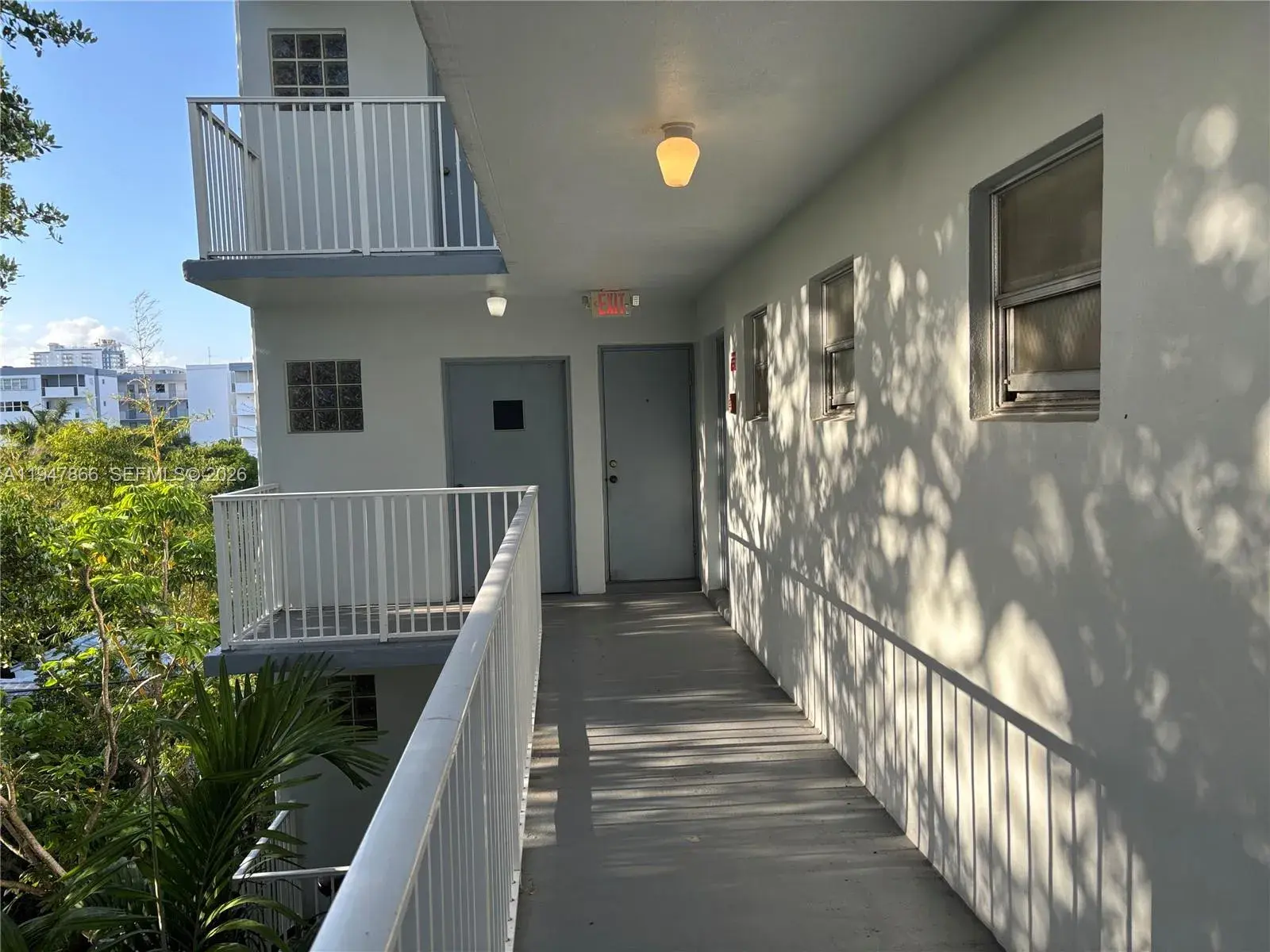 1 bedroom 1 bath Residential for sale at 1701 Washington St # 504, Hollywood FL 33020