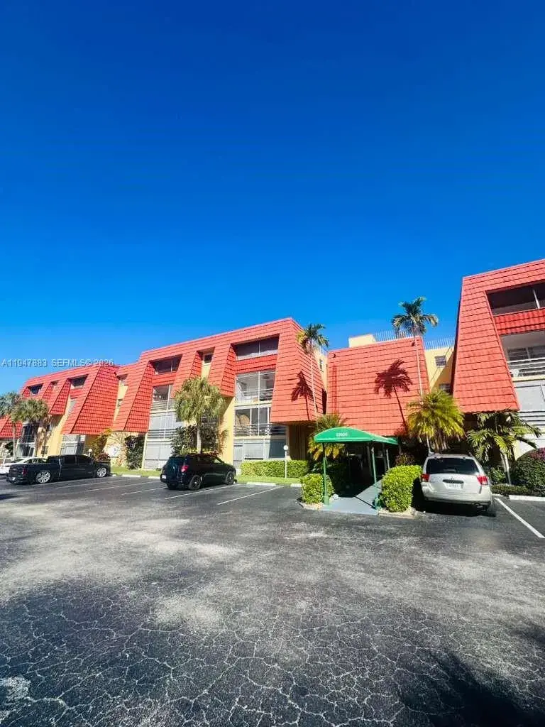 1 bedroom 1 bath Residential for sale at 22605 SW 66th Ave # 409, Boca Raton FL 33428