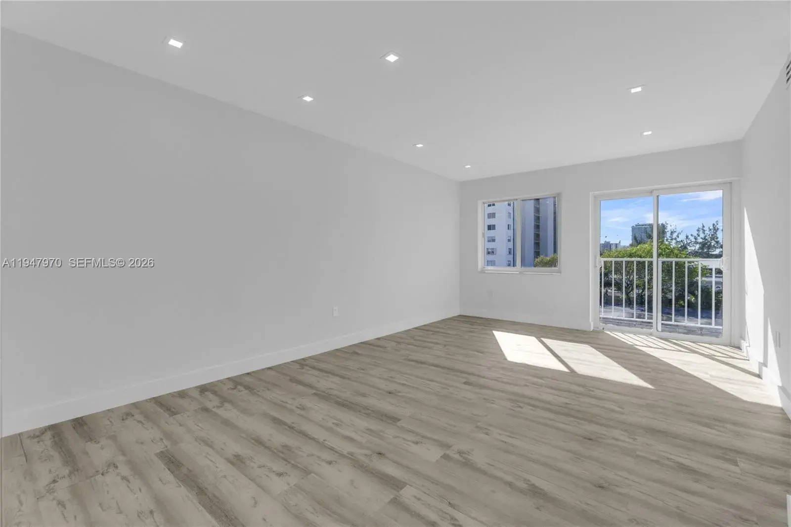 7925 Carlyle Ave # 402, Miami Beach FL 33141