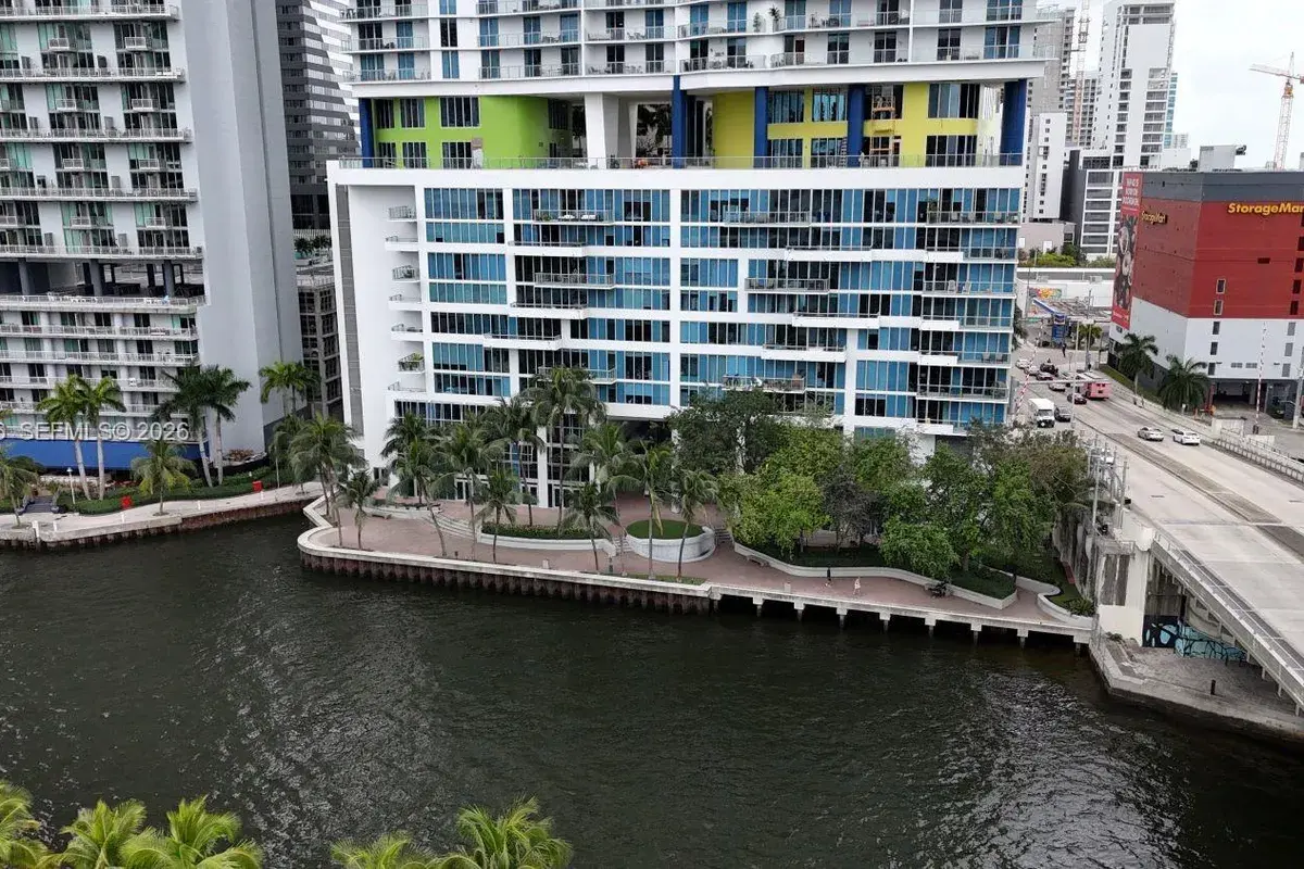 175 SW 7th St, Miami FL 33130