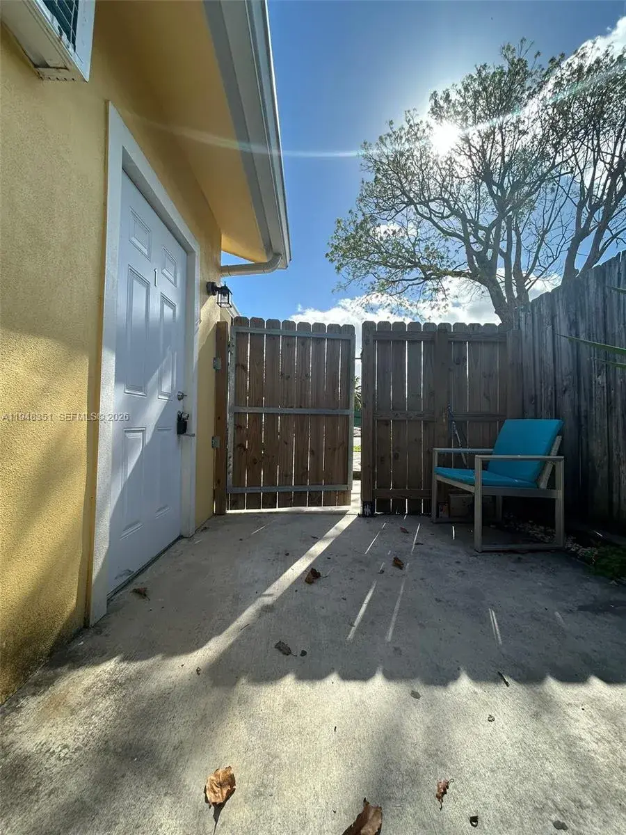 2 bedroom 2 bath Residential Lease for rent at 1935 Liberty St # 1, Hollywood FL 33020