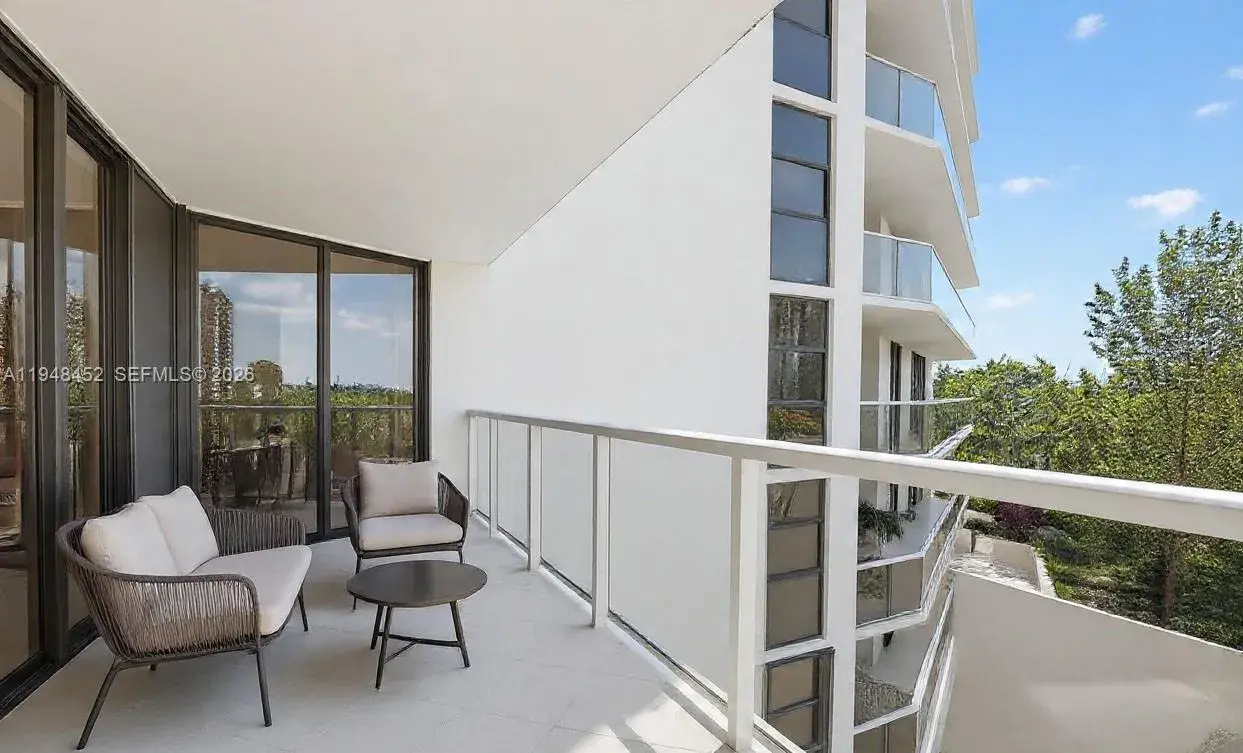 20281 E Country Club Dr # 405, Aventura FL 33180