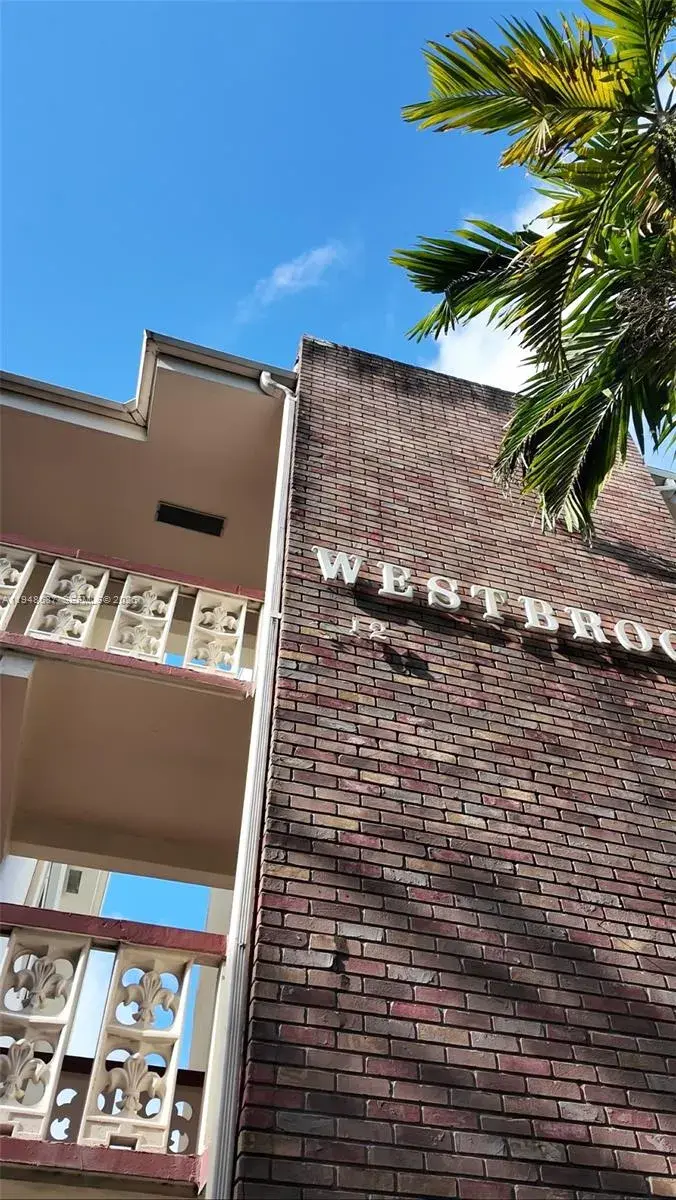 2 bedroom 2 bath Residential for sale at 412 S Luna Ct # 11, Hollywood FL 33021
