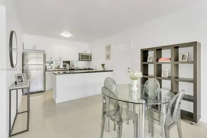 2 bedroom 1 bath for rent at 290 Sunrise # 206, Key Biscayne FL 33149