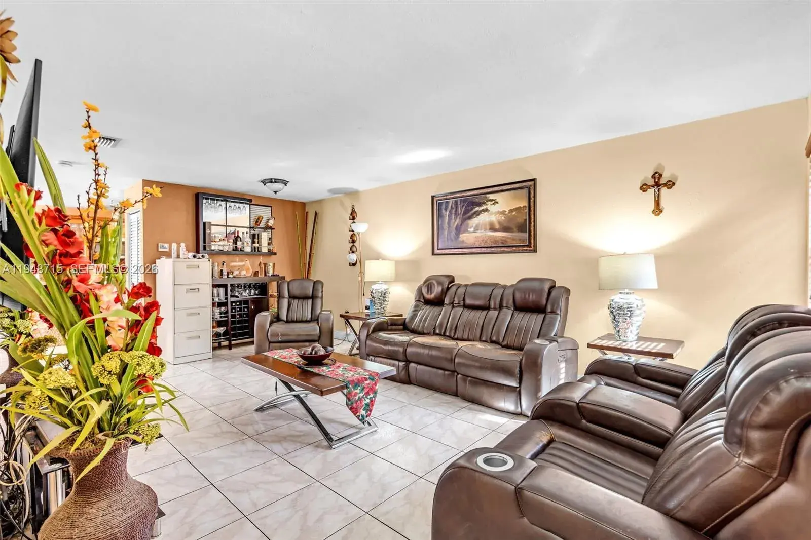 9085 Grand Canal Dr, Miami FL 33174 photo 2