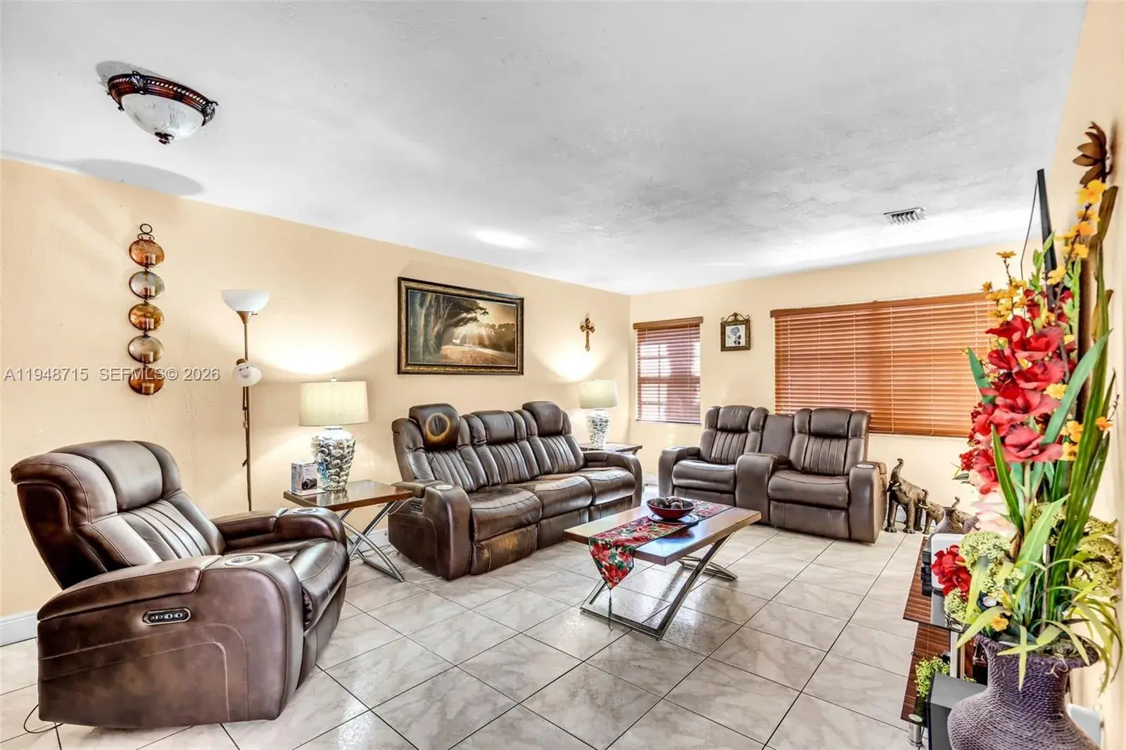 9085 Grand Canal Dr, Miami FL 33174 photo 3