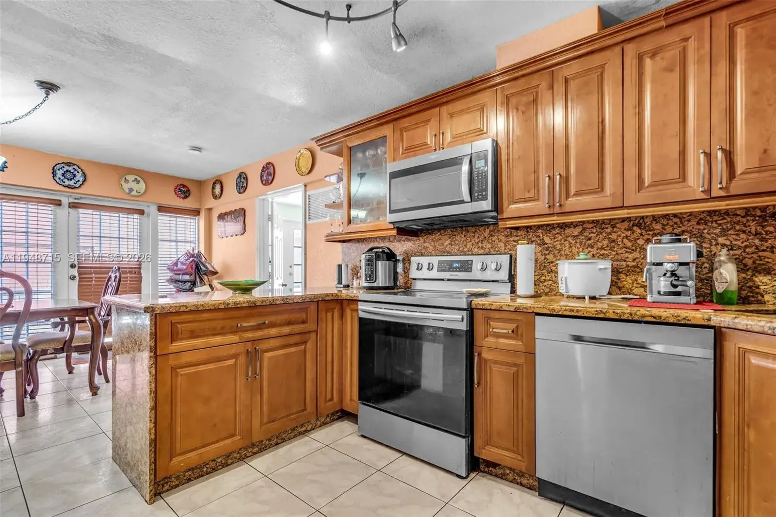 9085 Grand Canal Dr, Miami FL 33174 photo 5