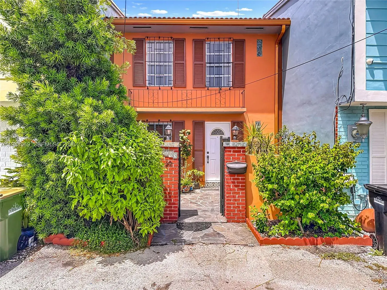 2 bedroom 2 bath Residential for sale at 2205 NE 123rd St, North Miami FL 33181