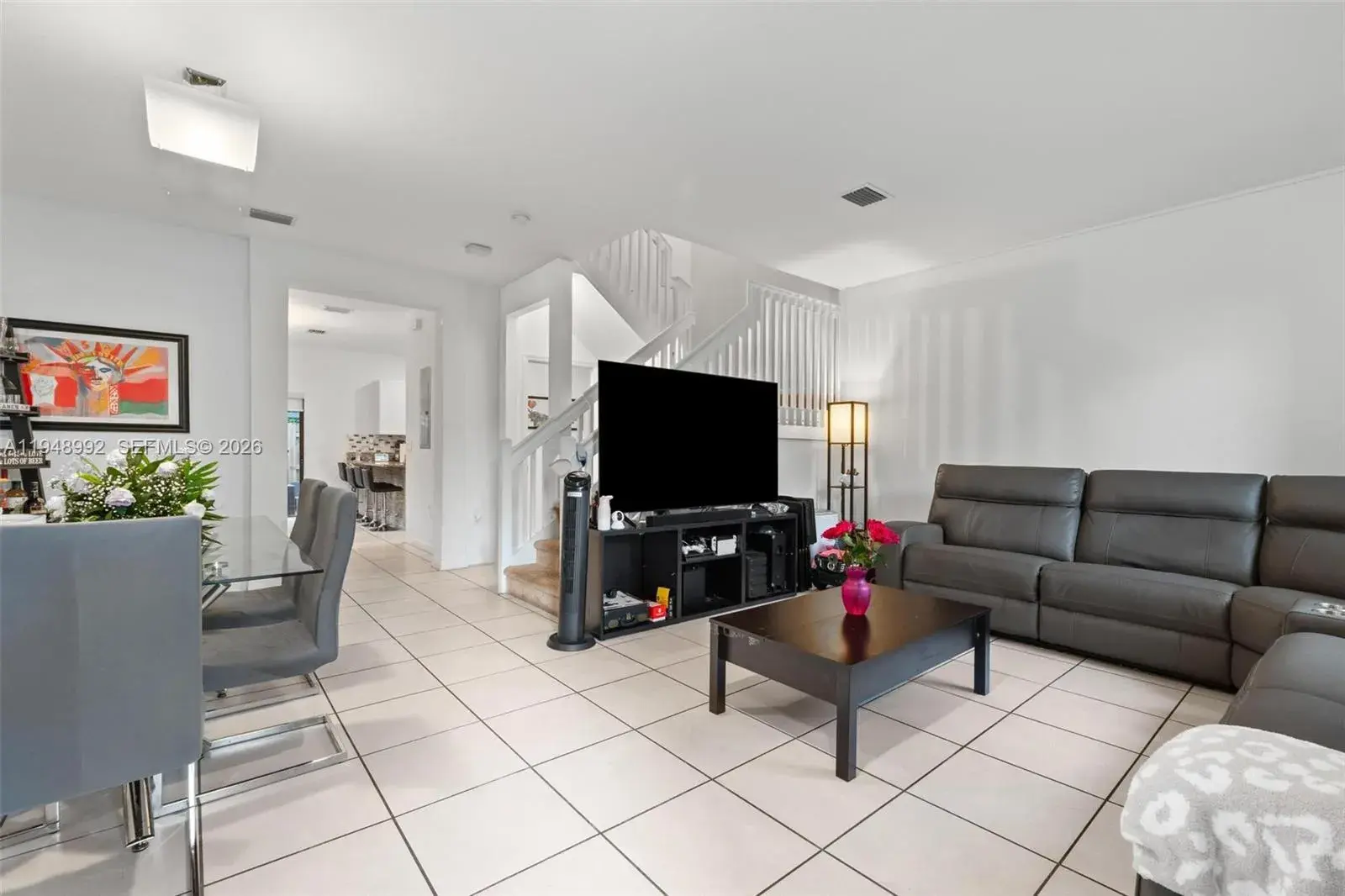582 NE 207th St, Miami FL 33179