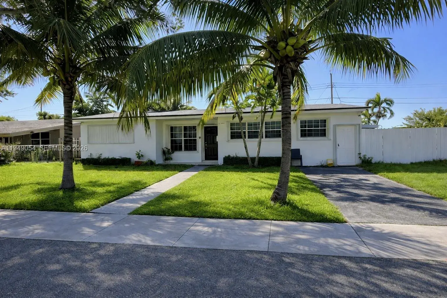 5 bedroom 4 bath Residential for sale at 1140 NE 196th Ter, Miami FL 33179