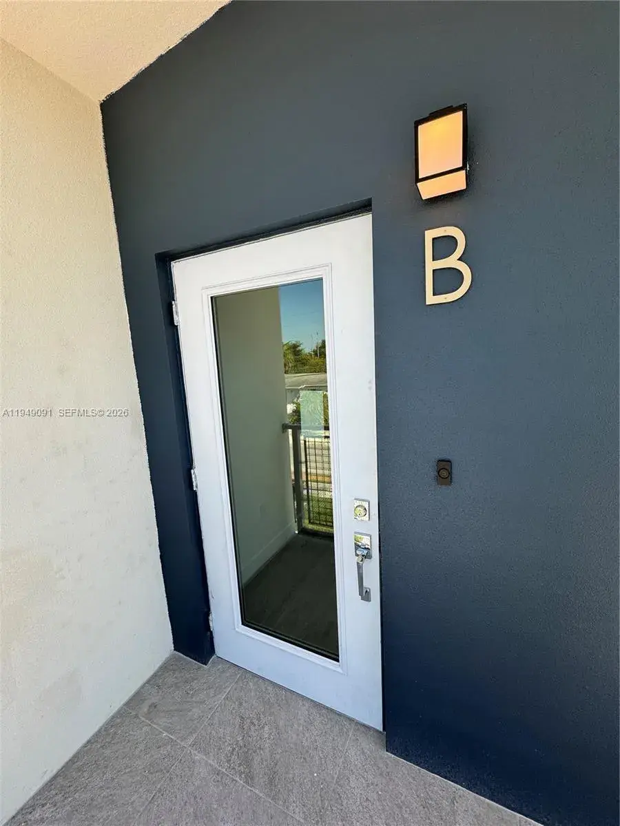 526 NW 6th # B, Hallandale Beach FL 33009