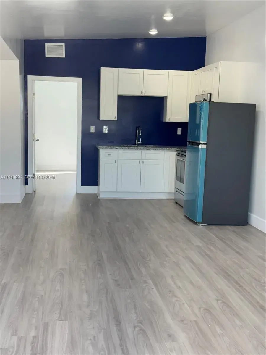526 NW 6th # B, Hallandale Beach FL 33009