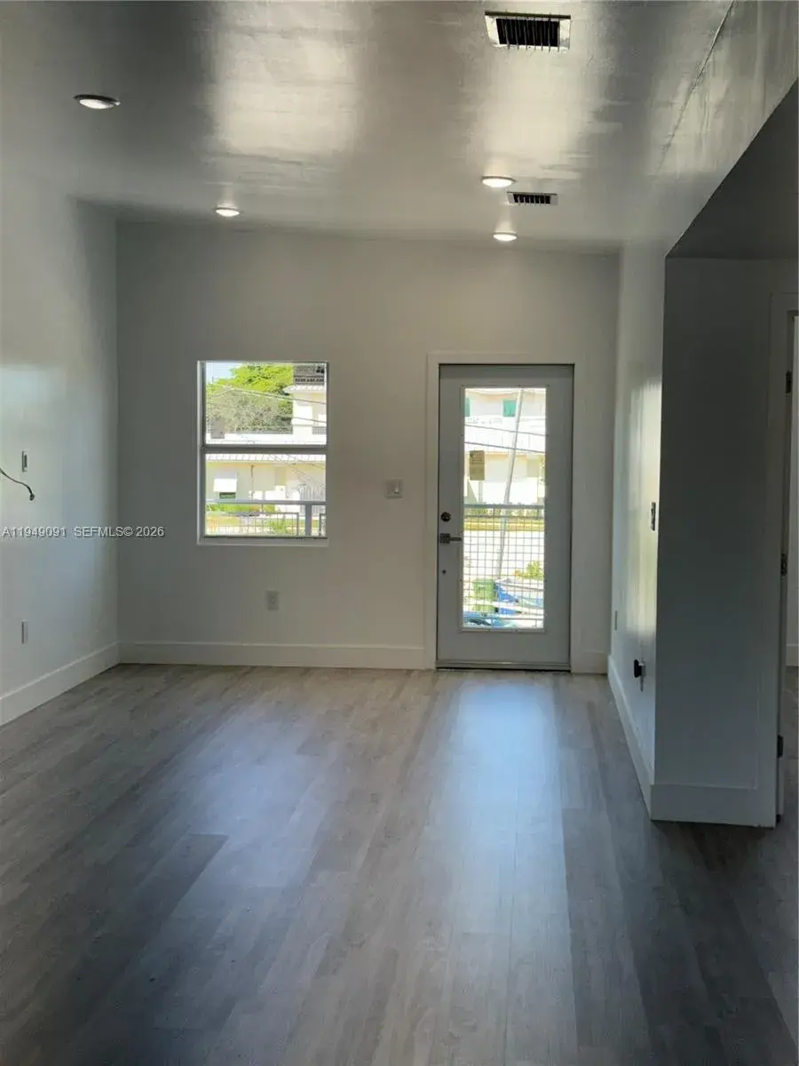 526 NW 6th # B, Hallandale Beach FL 33009