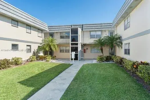 2 bedroom 2 bath Residential for sale at 473 Brittany J # 473, Delray Beach FL 33446