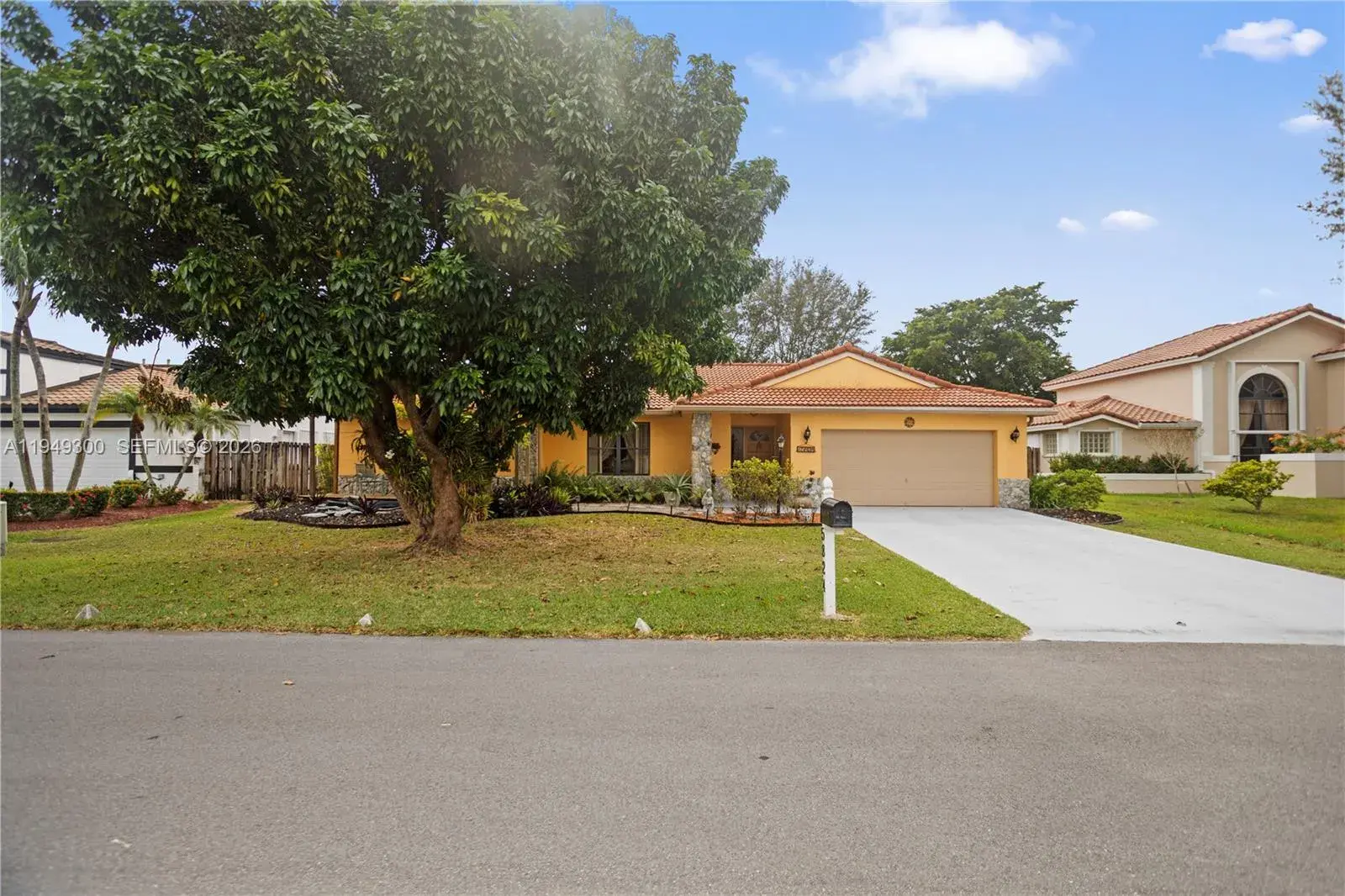 4 bedroom 3 bath Residential for sale at 15824 Cotswold Ct, Davie FL 33331