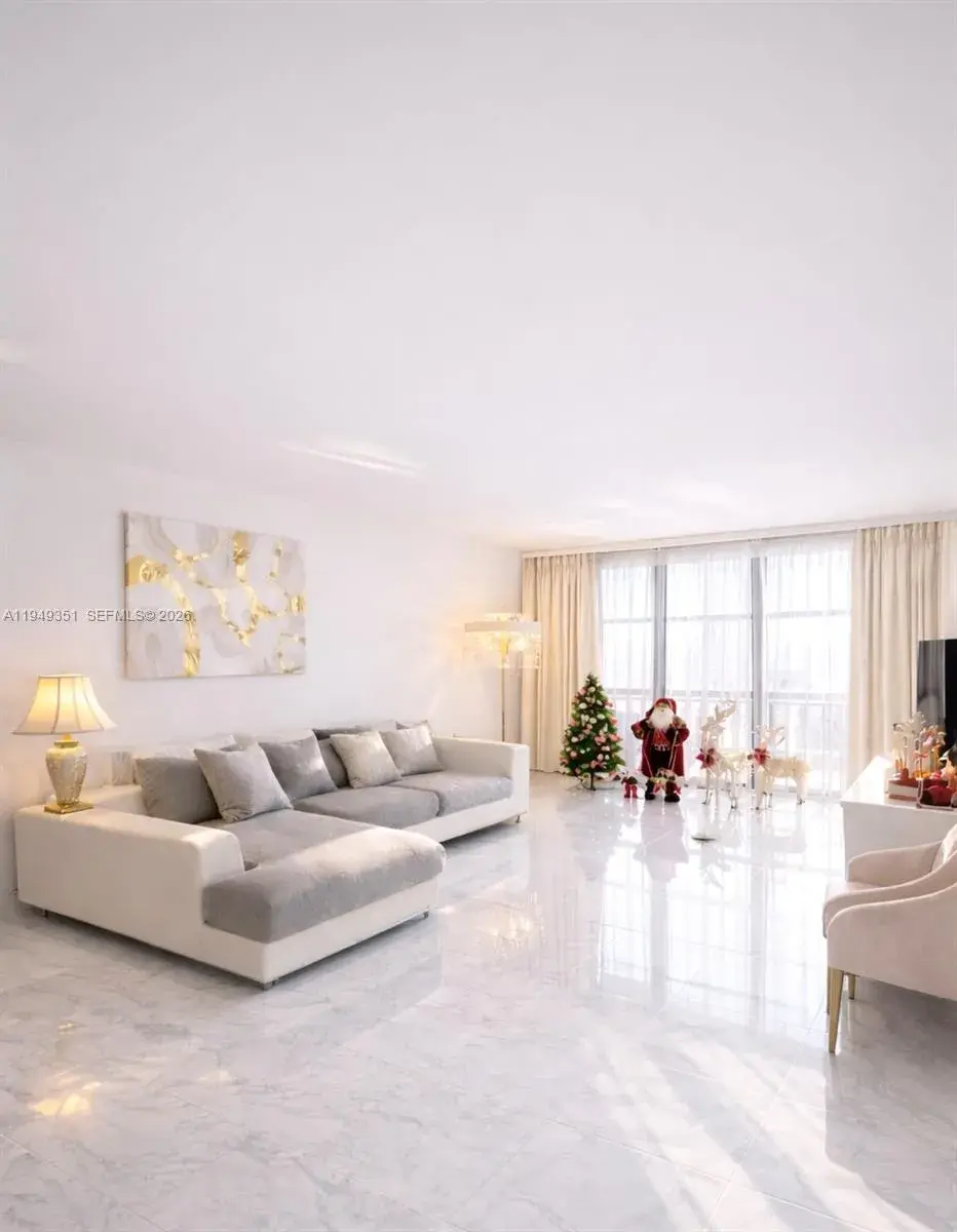 800 Parkview Dr # 928, Hallandale Beach FL 33009