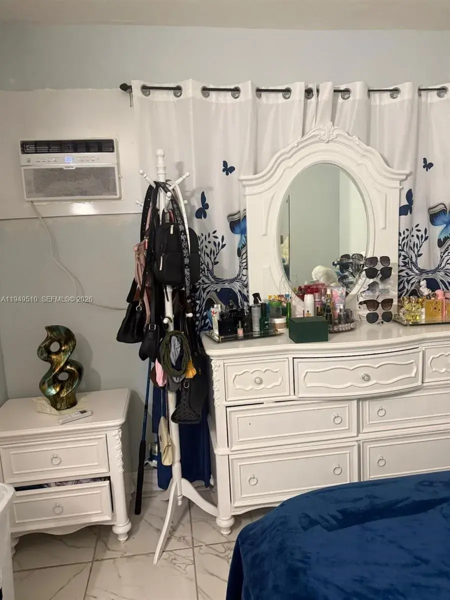 350 E 21st St # 108, Hialeah FL 33010