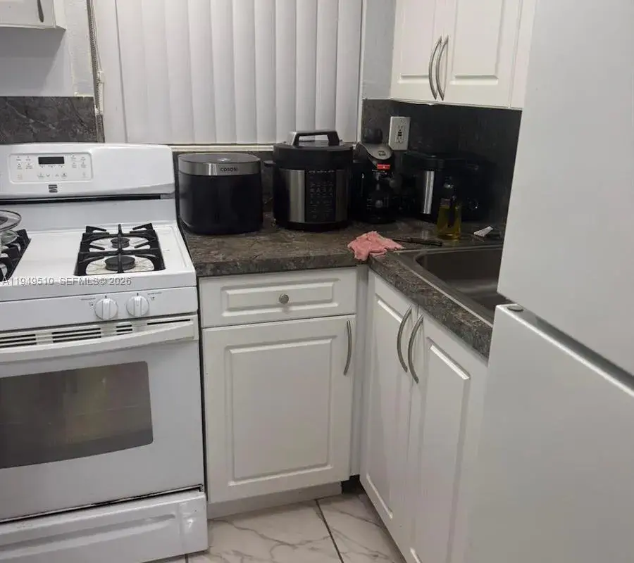 350 E 21st St # 108, Hialeah FL 33010