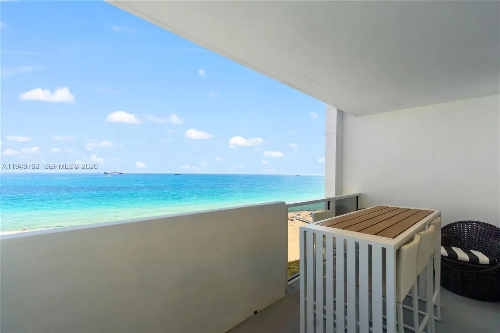 2 bedroom 2 bath Residential Lease for rent at 100 Lincoln Rd # 1447, Miami Beach FL 33139