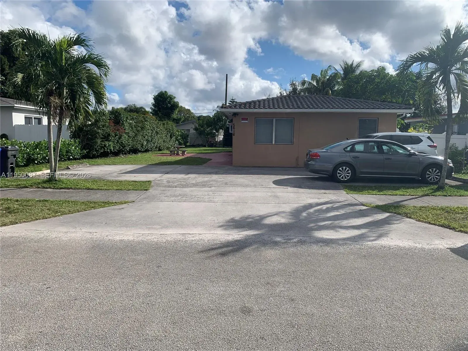 1 bedroom 1 bath Residential Lease for rent at 5616 Arthur St, Hollywood FL 33021
