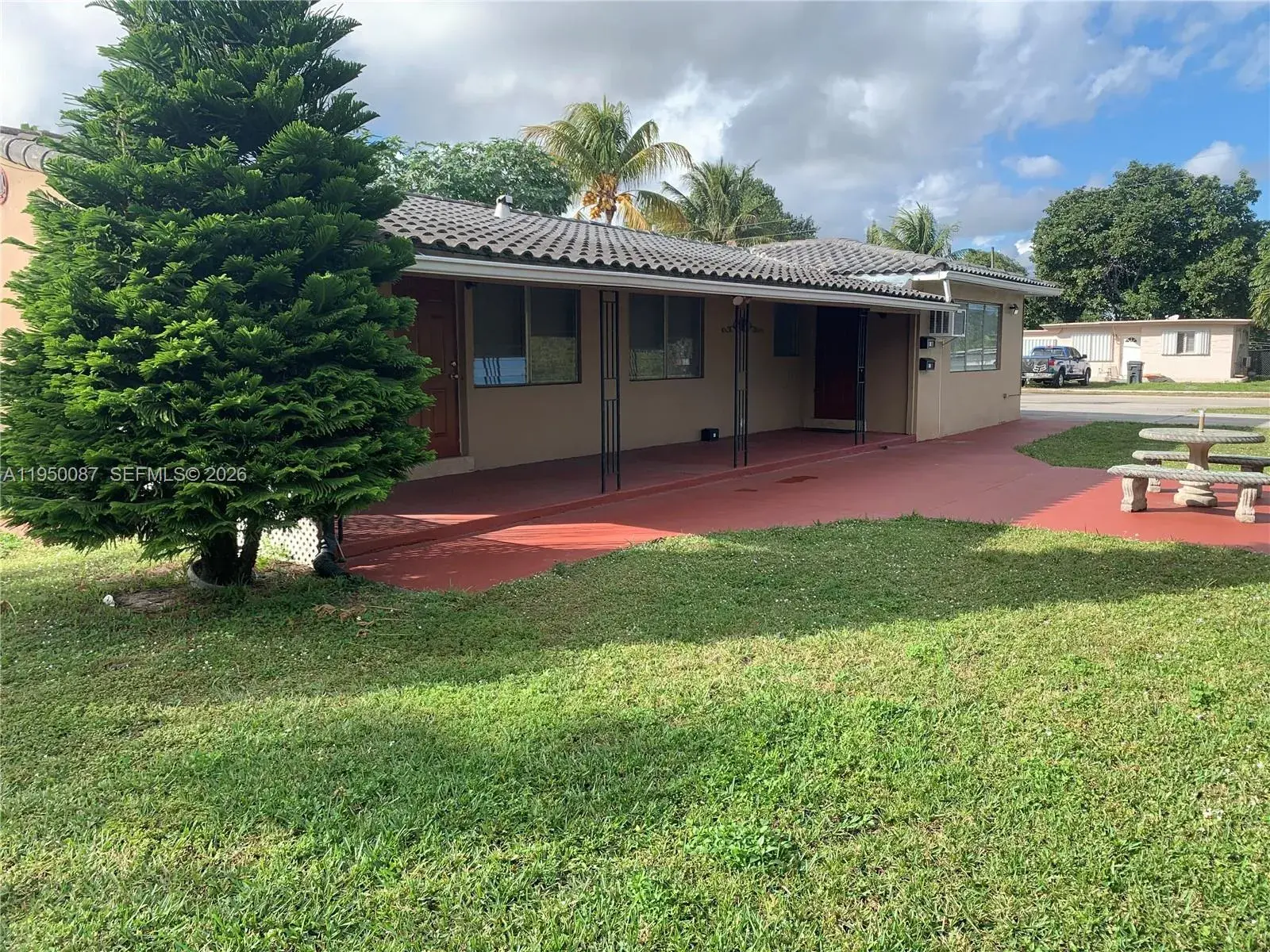 5616 Arthur St, Hollywood FL 33021