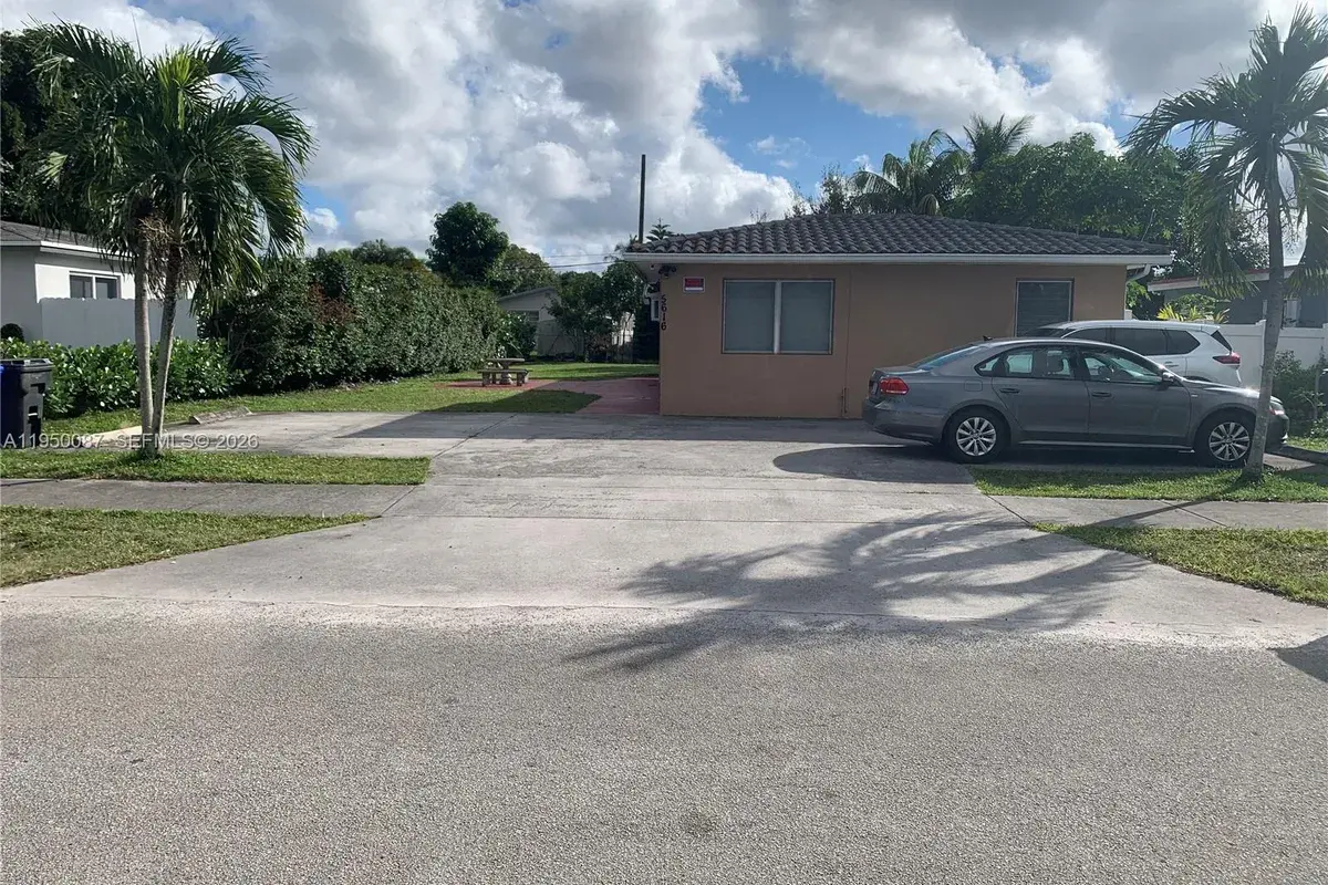 5616 Arthur St, Hollywood FL 33021