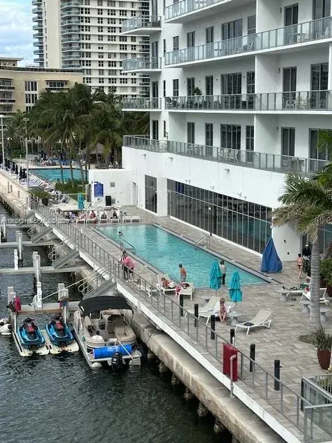 2 bedroom 2 bath Residential for sale at 4010 S Ocean Dr # R2702, Hollywood FL 33019