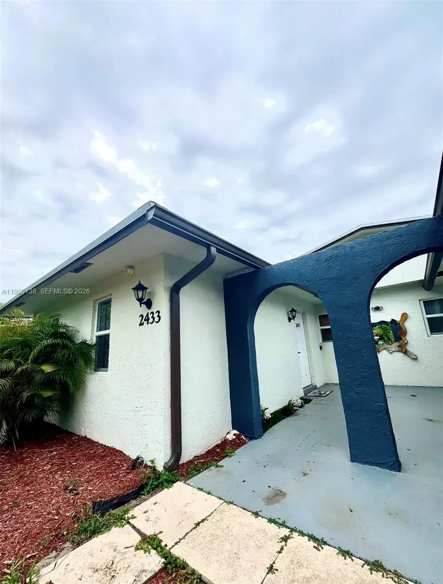 2433 SW 58 Mnr, Fort Lauderdale FL 33312