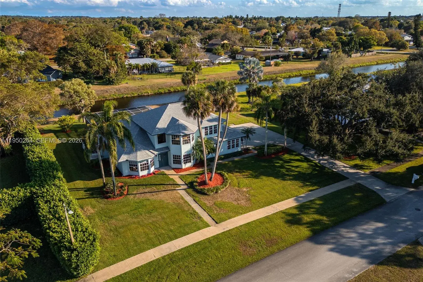 4 bedroom 3 bath Residential for sale at 108 Ridgewood Ave, Clewiston FL 33440