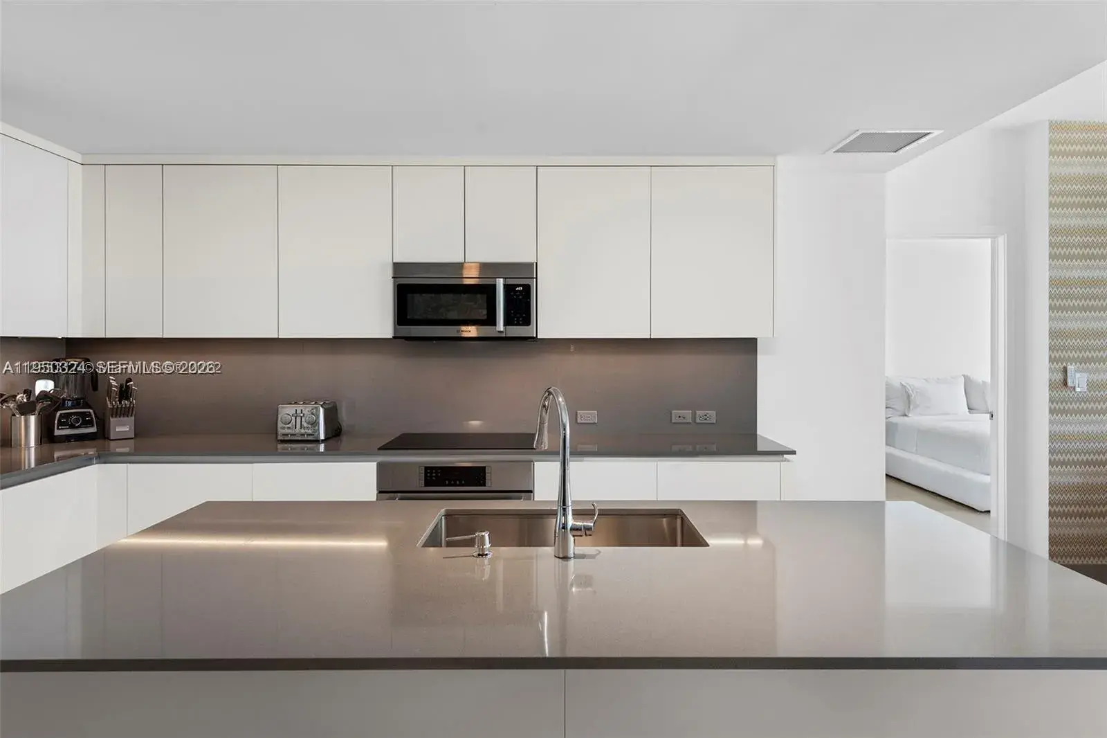 68 SE 6th St # 3703, Miami FL 33131