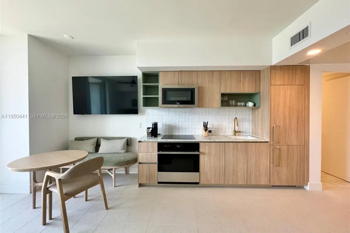 159 NE 6th St # 2810, Miami FL 33132