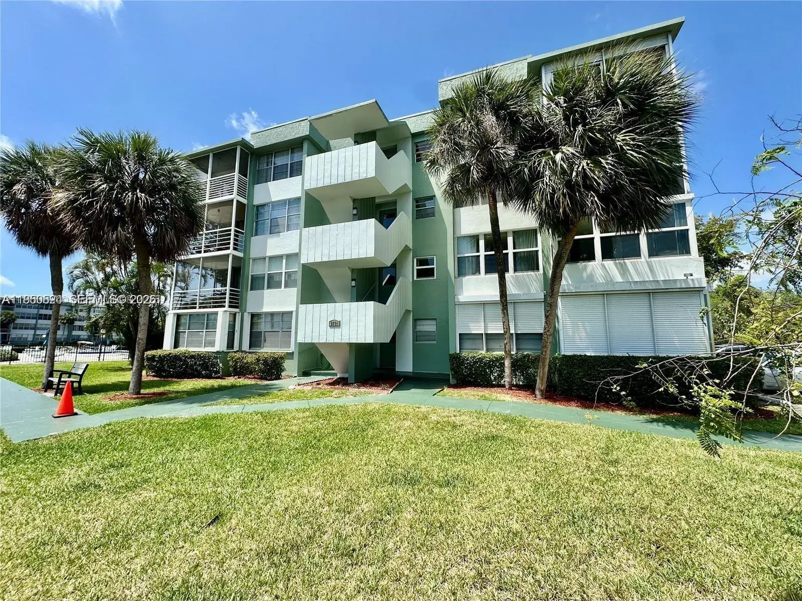 1 bedroom 1 bath Residential for sale at 2731 Taft St # 106, Hollywood FL 33020