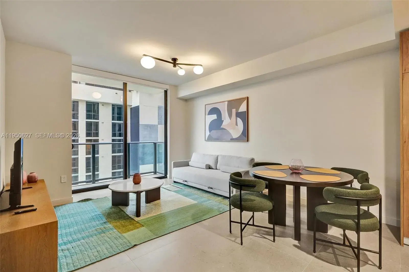 1 bedroom 1 bath Residential Lease for rent at 11 NE 6TH STREET # 712, Miami FL 33132