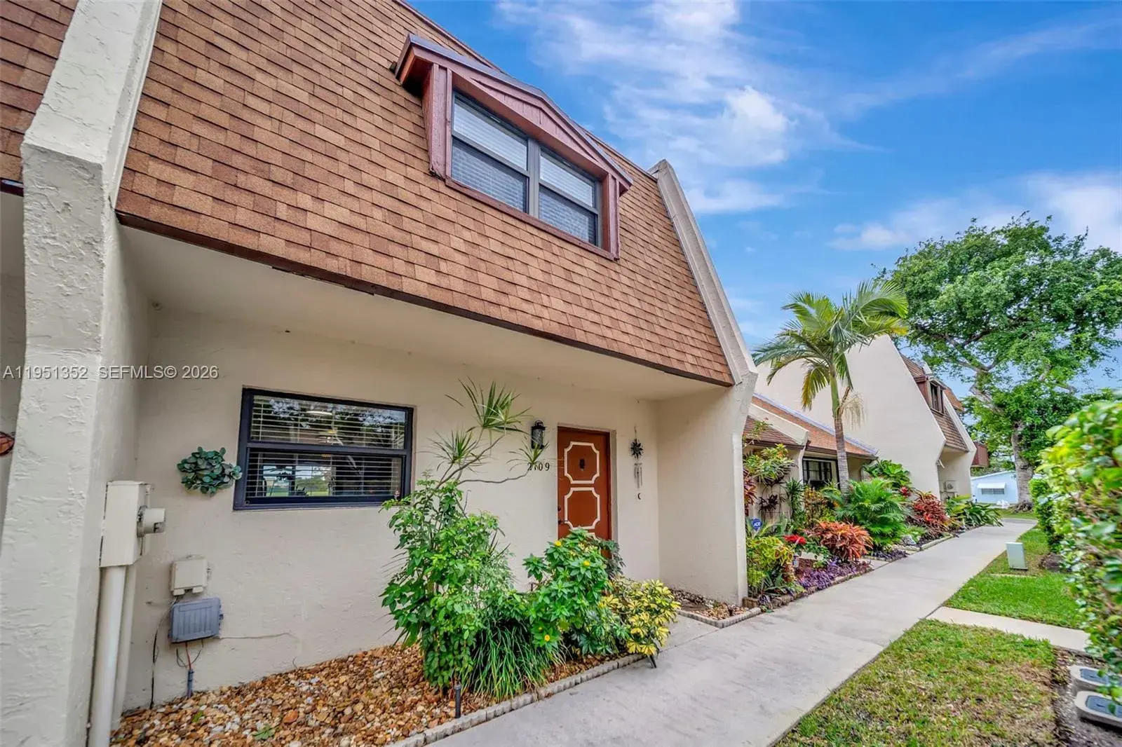 2 bedroom 1 bath Residential for sale at 2109 N 14th Ave, Hollywood FL 33020