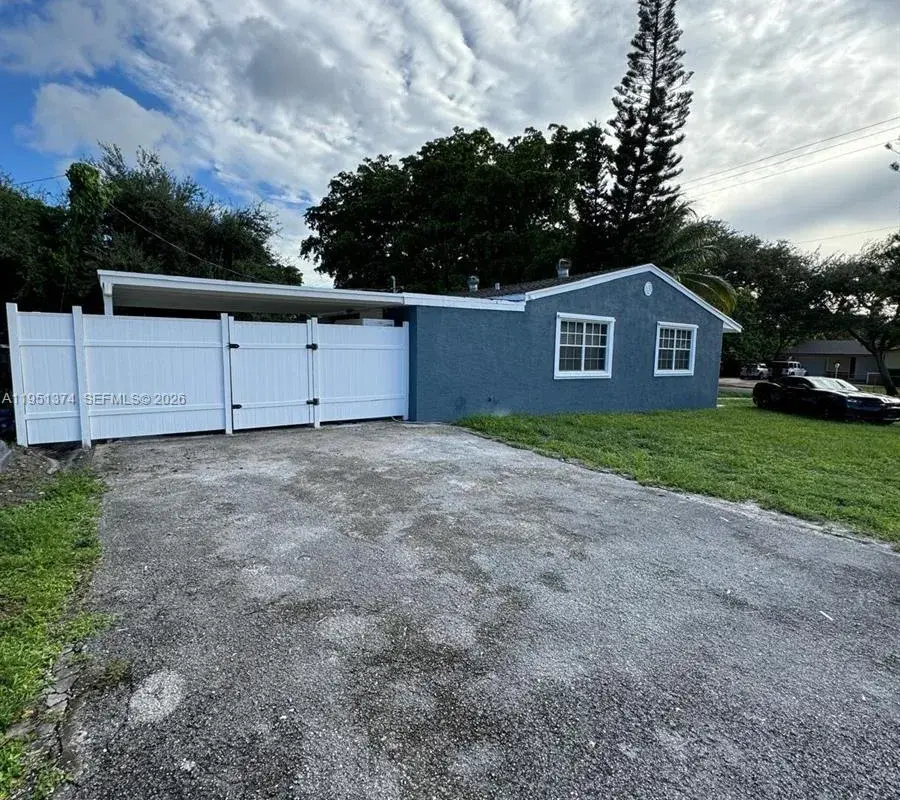 635 N 28th Ave, Hollywood FL 33020