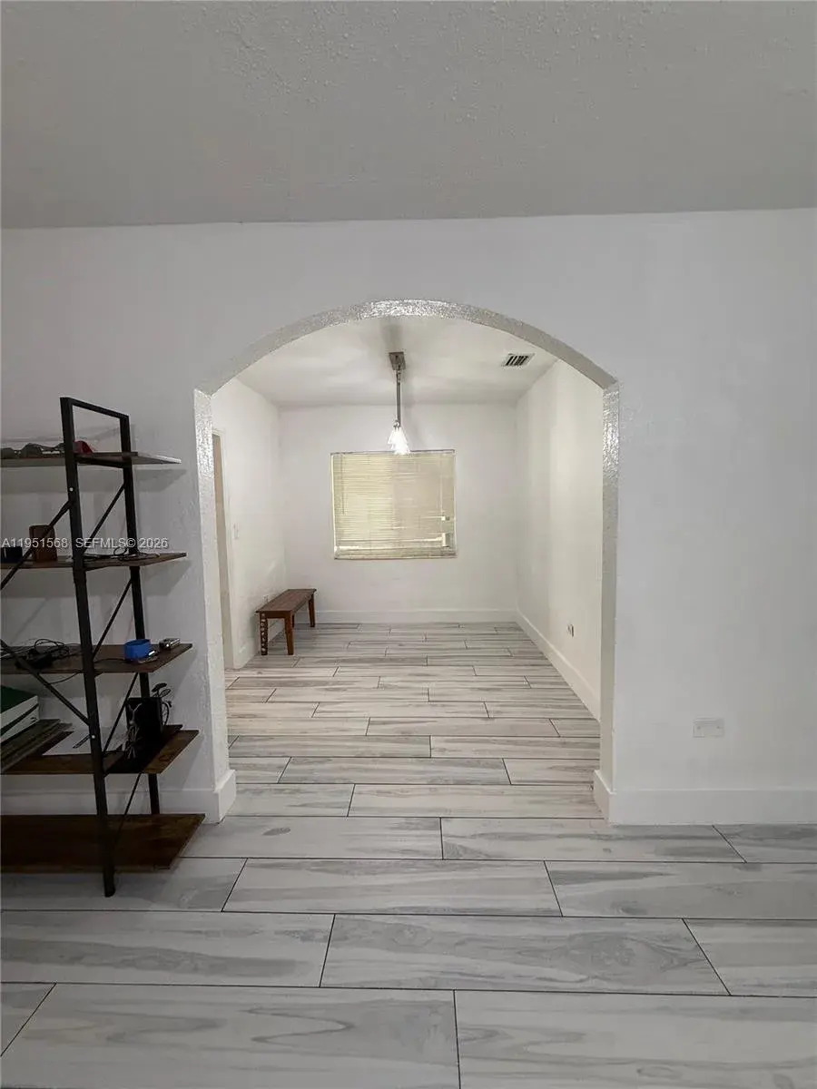 1085 NW 48th St, Miami FL 33127