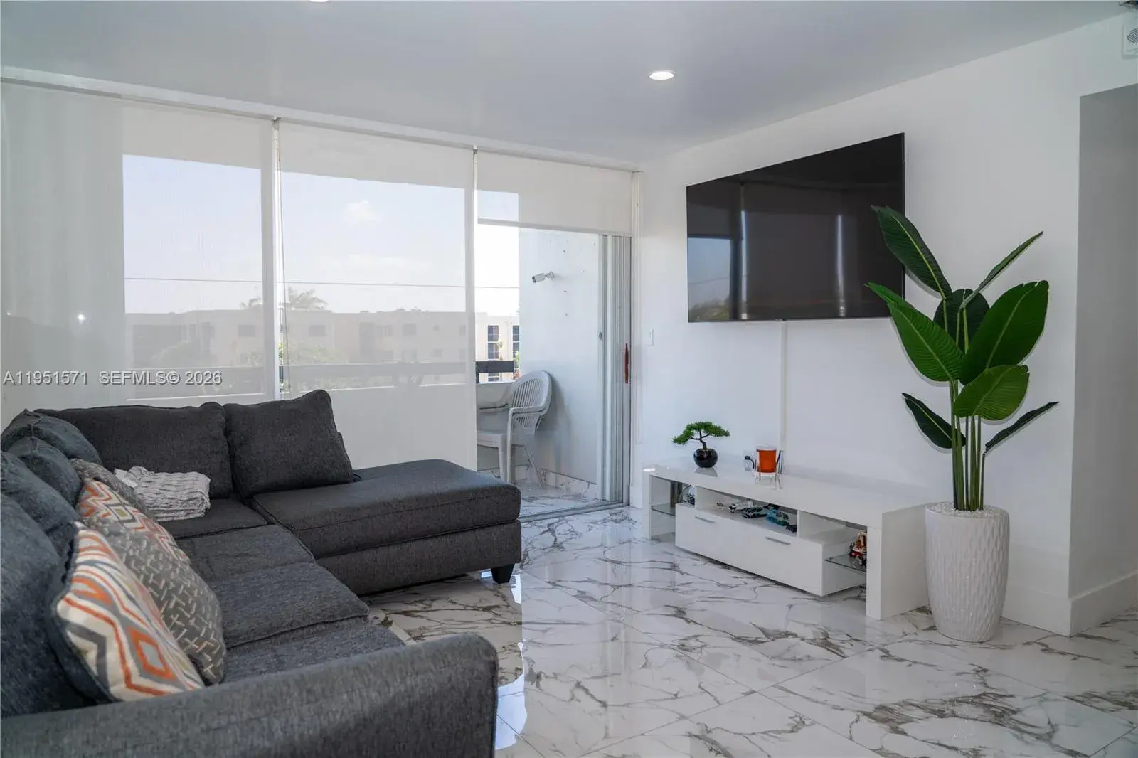 854 NW 87th Ave # 405, Miami FL 33172