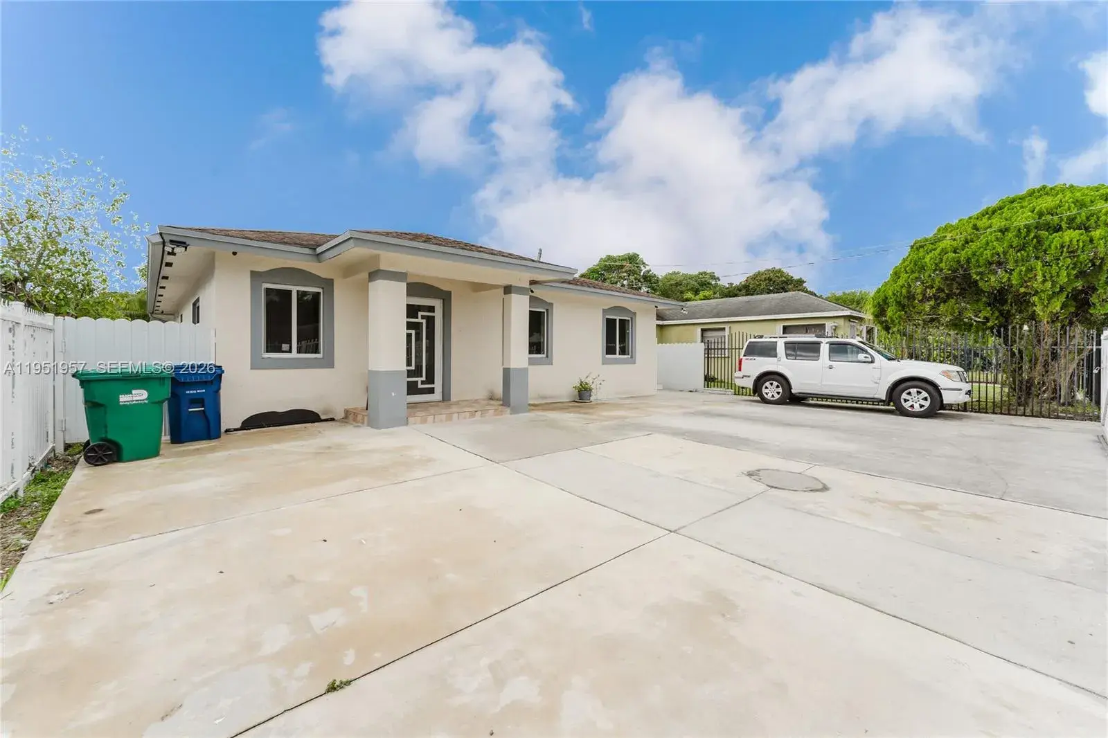 810 NW 112th St, Miami FL 33168 photo 2