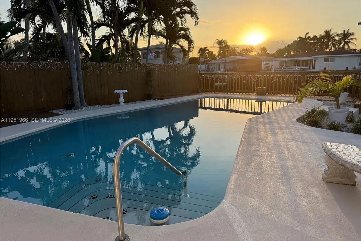 411 SE 6th Ave, Pompano Beach FL 33060