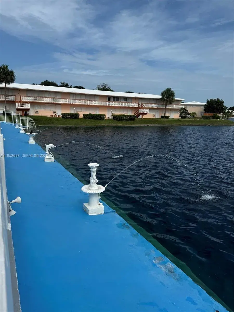 1 bedroom 1 bath Residential for sale at 900 SW 11th Ave # 4C, Hallandale Beach FL 33009