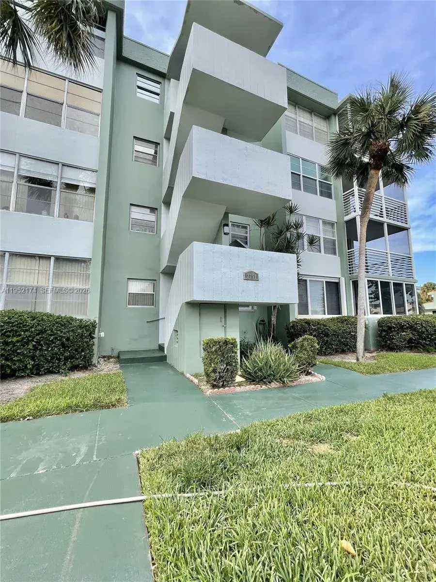 2751 Taft St # 107, Hollywood FL 33020