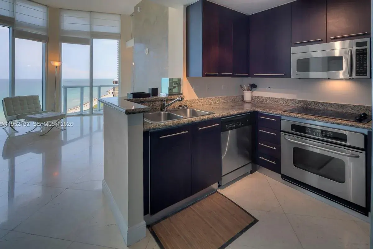 1 bedroom 1 bath Residential for sale at 6515 Collins Ave # 1804, Miami Beach FL 33141