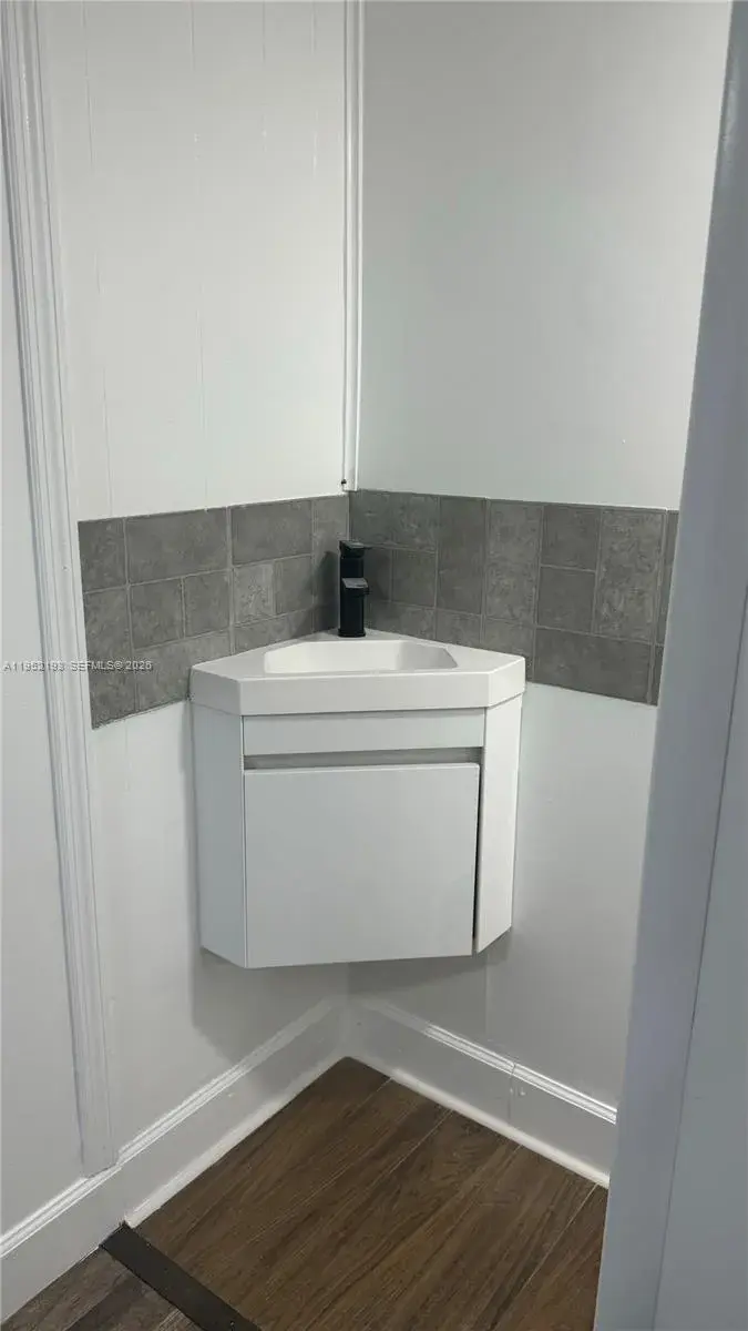 601 NE 4th Ct # 7B, Hallandale Beach FL 33009
