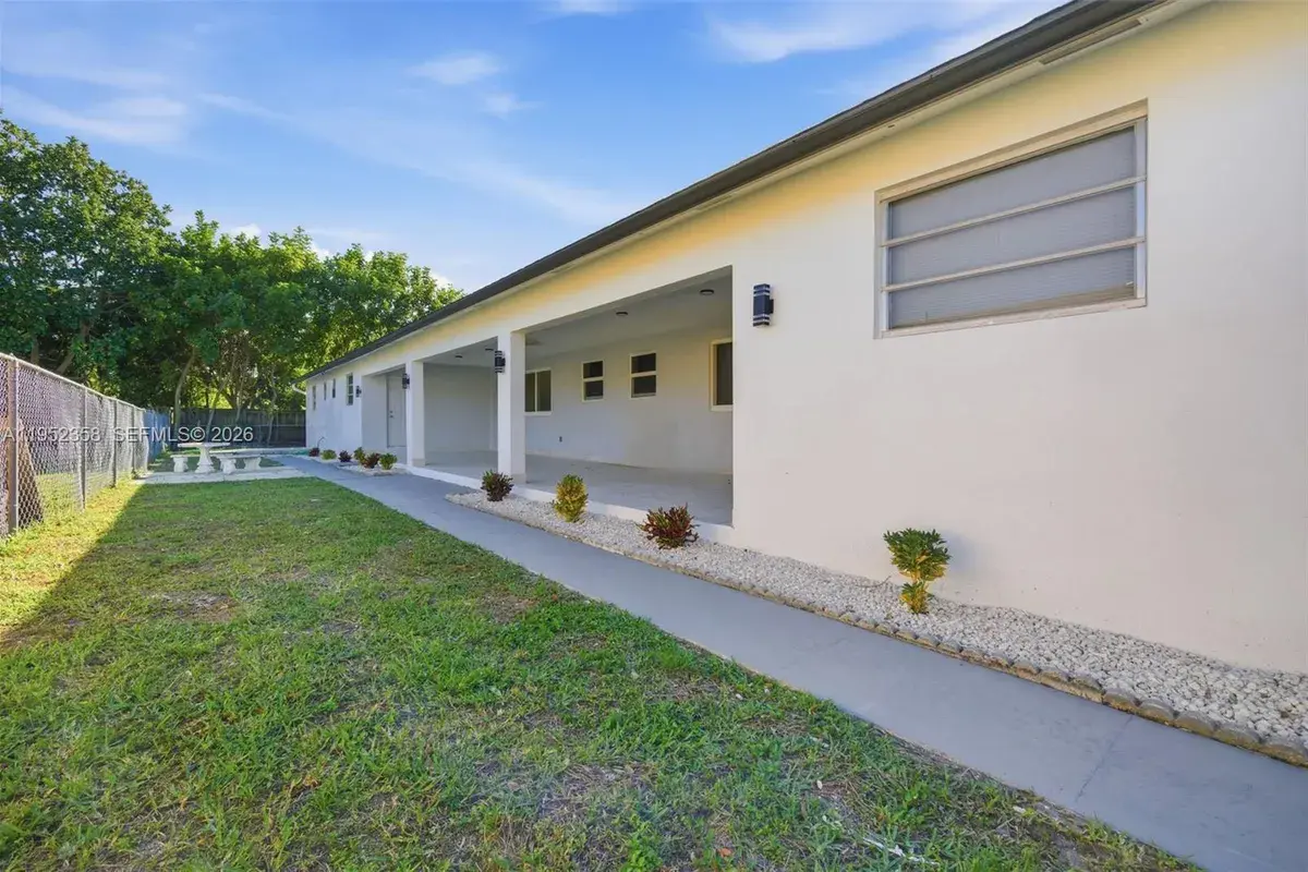 2440 Hayes St # B, Hollywood FL 33020