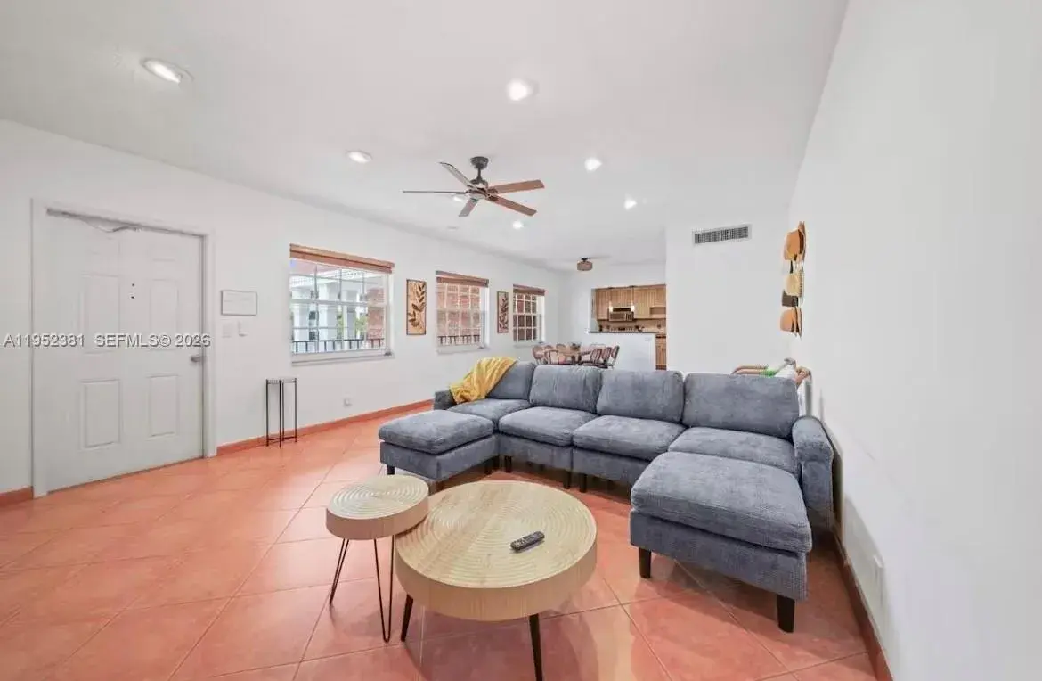 2424 NE 9th St # 307, Fort Lauderdale FL 33304
