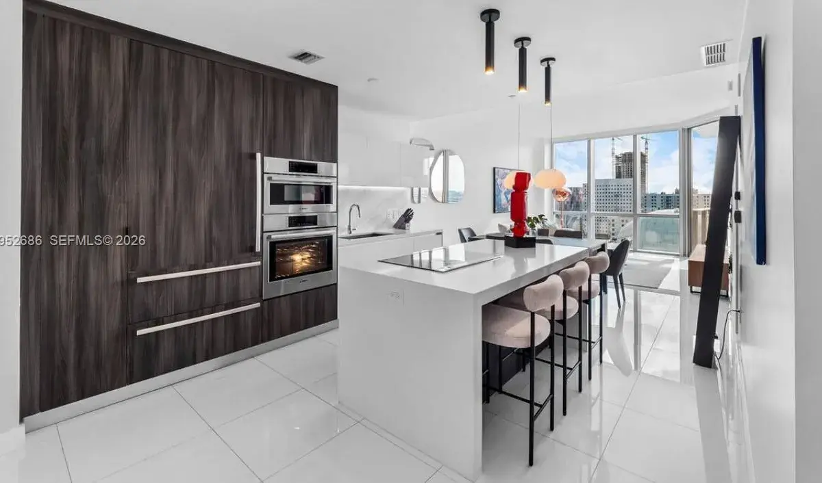 851 NE 1st Ave # 1606, Miami FL 33132