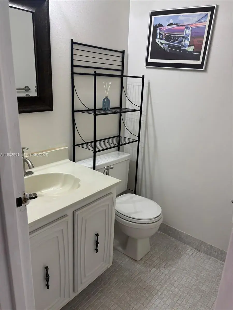 800 Parkview Dr # 823, Hallandale Beach FL 33009