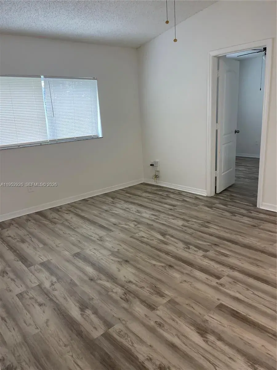 1 bedroom 1 bath Residential Lease for rent at 3670 N 56th Ave # 724, Hollywood FL 33021